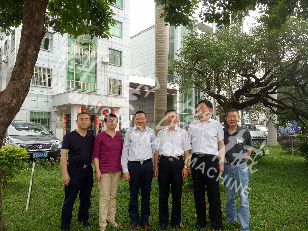 總裝備部劉思剛少將、新華社李建琦博士一行蒞臨新望公司考察指導